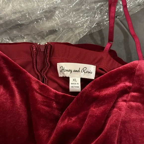 Formal gown. Niece purchased for homecoming and never wore it. - Picture 2 of 4